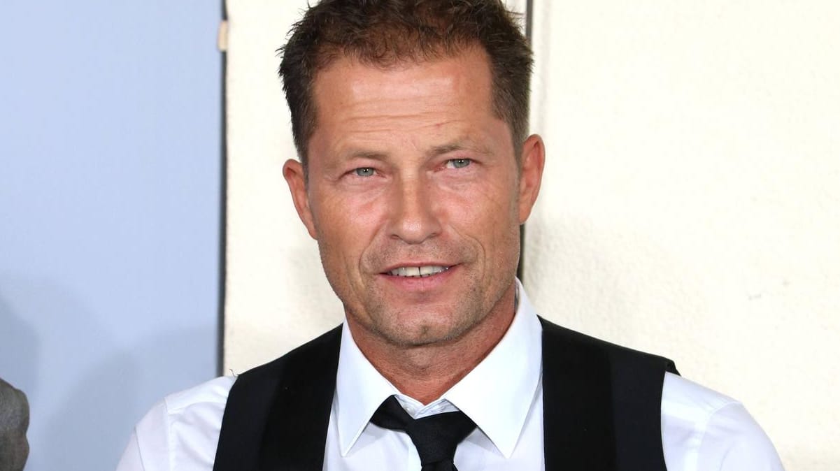 So kennt man ihn: Til Schweiger bei einer Pressekonferenz im Juni 2018.