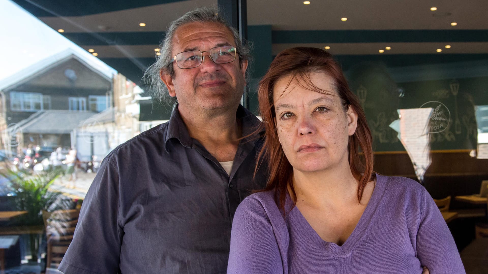 Die Tierschützer Tony Jenkins und Louise Brown, Gründer eines privaten Tierheims, wollen den UK Cat Killer schnappen. Die Tierschützer Tony Jenkins und Louise Brown, Gründer eines privaten Tierheims, wollen den UK Cat Killer schnappen.