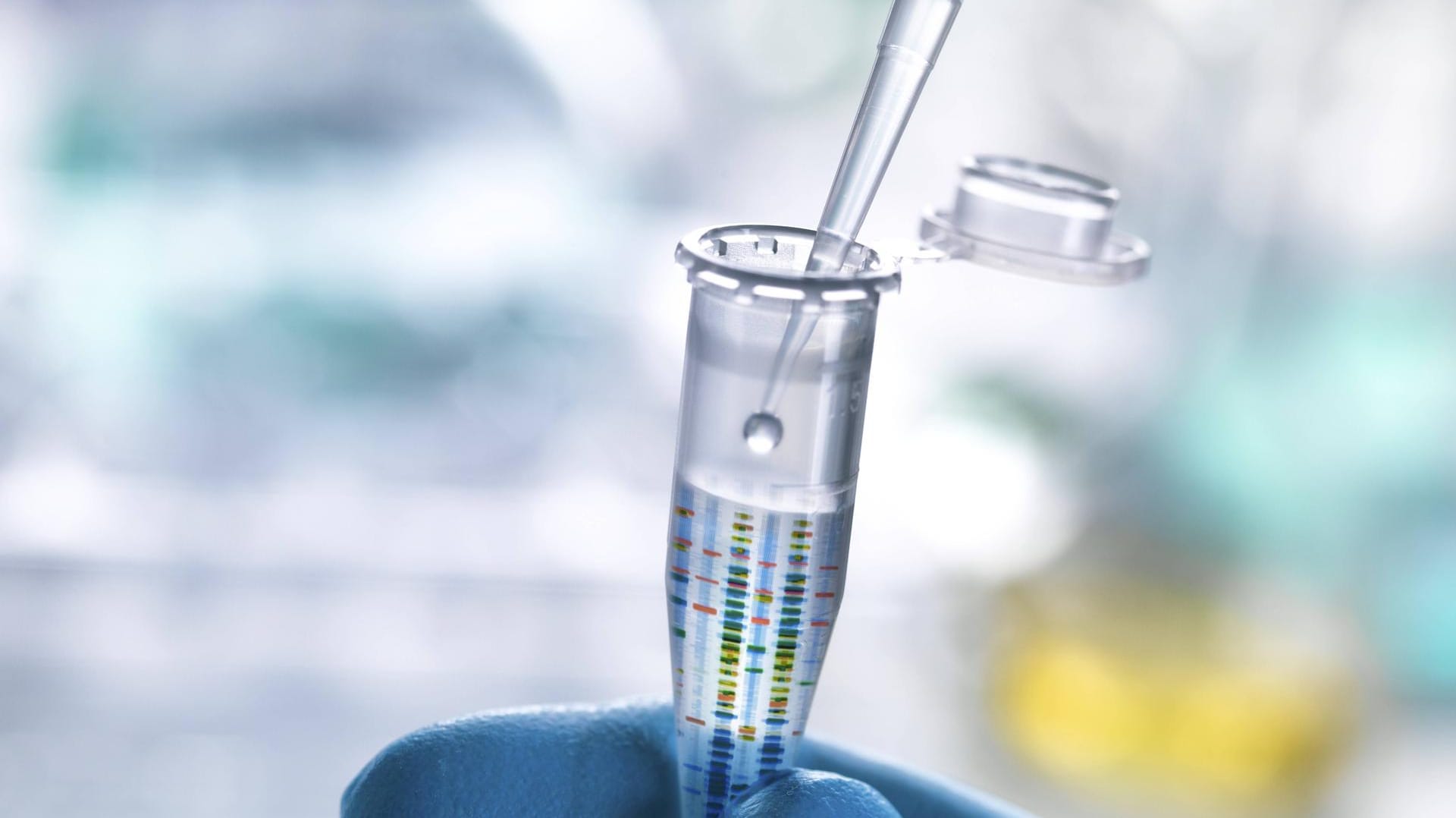 DNA-Untersuchungen: Die DNA des mutmaßlichen Täters konnte aus seiner Wohnung isoliert werden, nachdem er verschwunden war. So konnte 20 Jahre später eine Identifikation erfolgen. DNA-Untersuchungen: Die DNA des mutmaßlichen Täters konnte aus seiner Wohnung isoliert werden, nachdem er verschwunden war. So konnte 20 Jahre später eine Identifikation erfolgen.