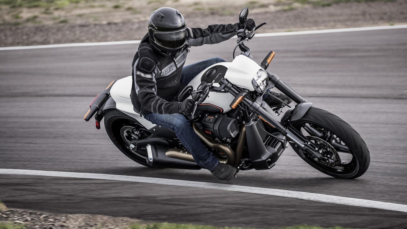 Harley-Davidson FXDR 114: Die Maschine ermöglicht Schräglagen von über 32 Grad.
