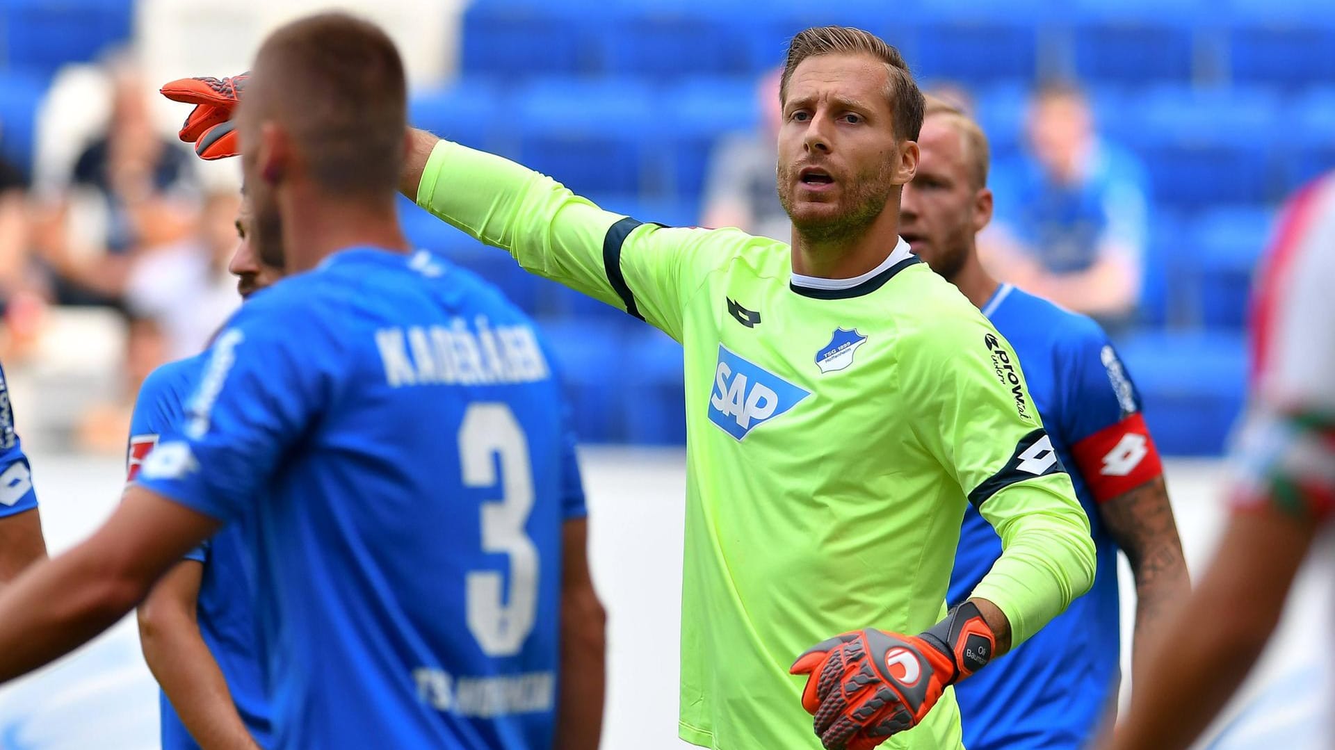 Oliver Baumann hat mittlerweile 148 Pflichtspiele für die TSG Hoffenheim gemacht und viel erlebt. Nun traut er seiner Mannschaft sogar die Meisterschaft zu.