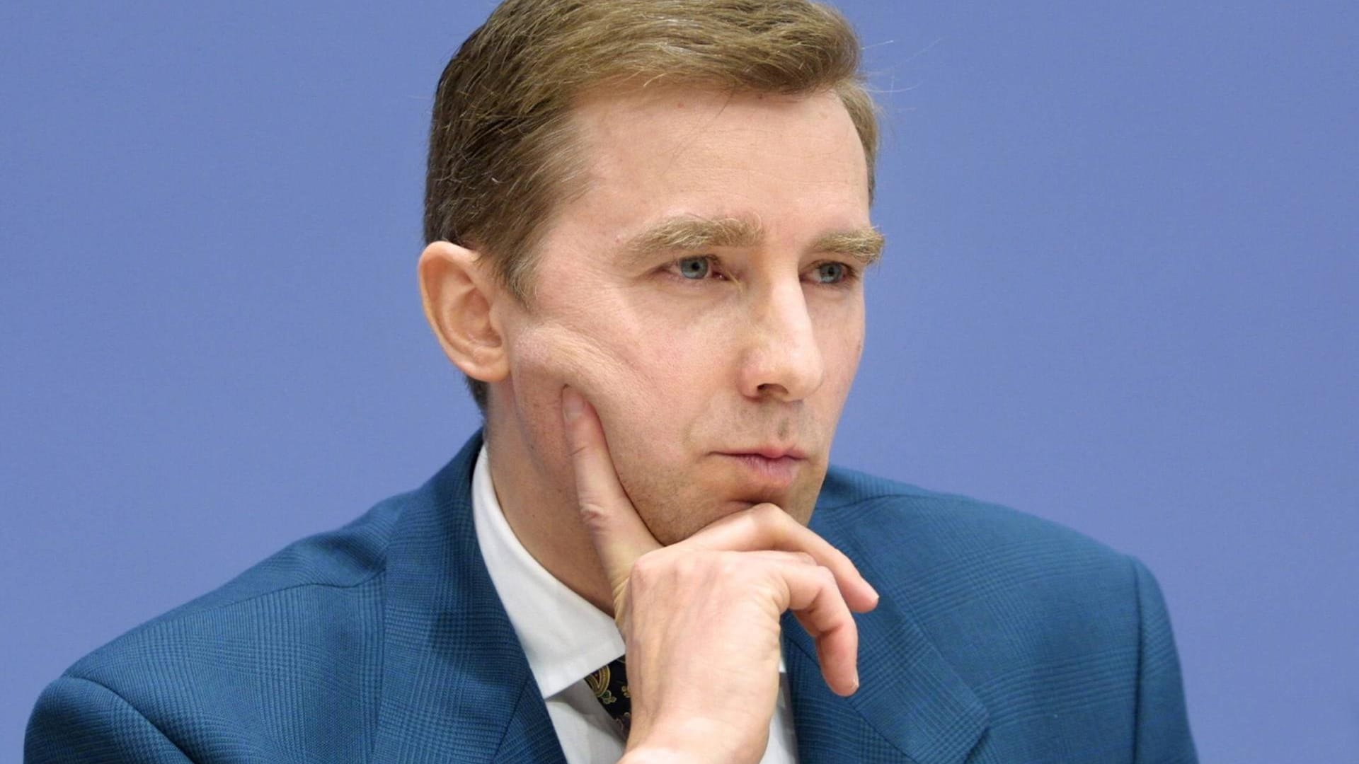 Hans Gersbach, ist Vorsitzender des Expertengremiums. Er glaubt, dass es wegen der begrenzten Möglichkeit von Mietsteigerungen keinen Anreiz für Neubau und Modernisierung gibt.
