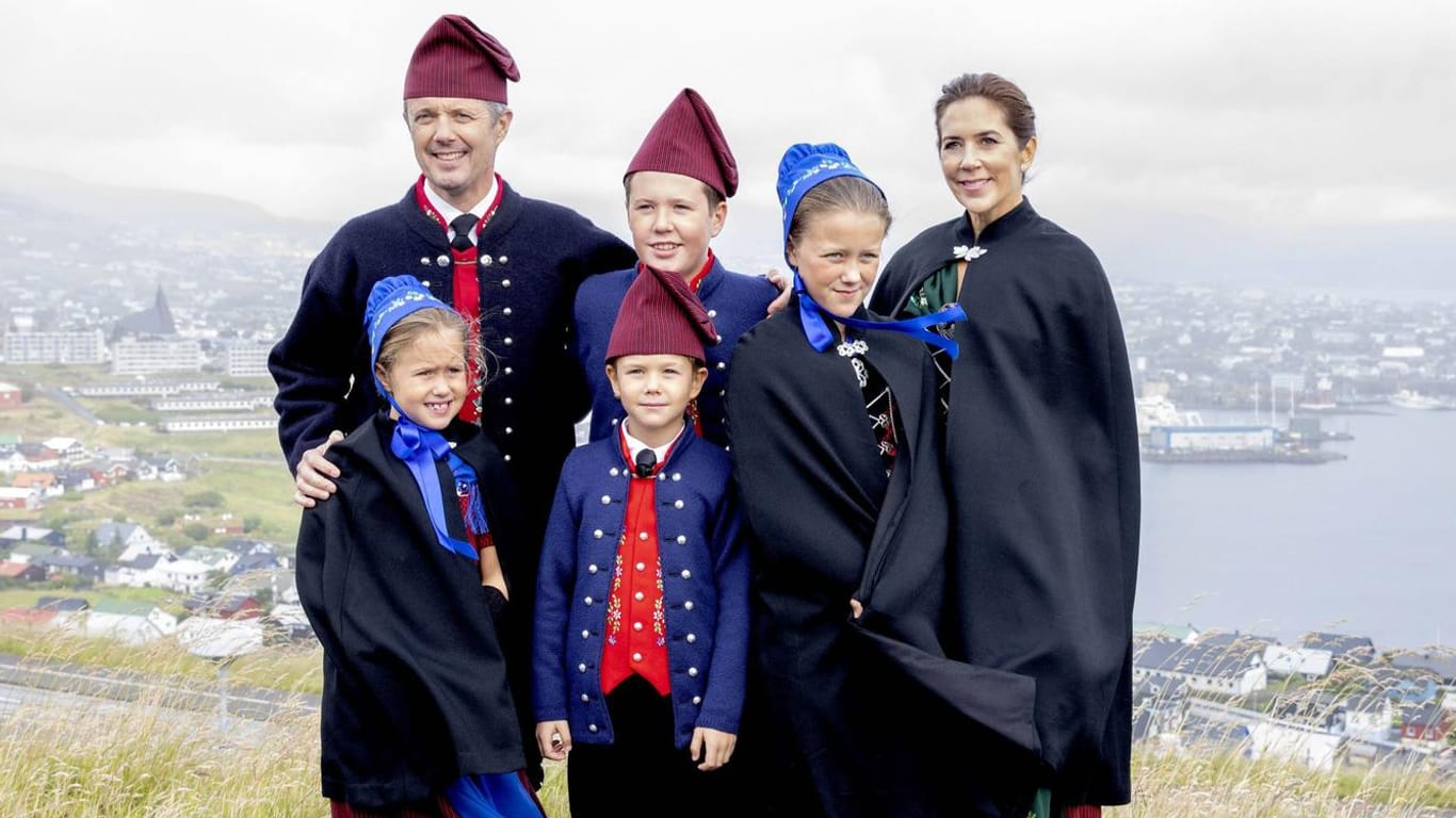 Familienausflug: Kronprinz Frederik und Kronprinzessin Mary mit ihren vier Kindern in Färöer.