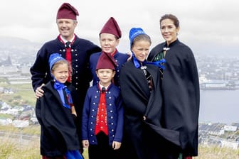 Familienausflug: Kronprinz Frederik und Kronprinzessin Mary mit ihren vier Kindern in Färöer.