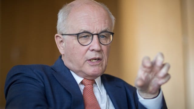 Unionsfraktionschef Volker Kauder am Donnerstag während eines Interviews mit der dpa. Unionsfraktionschef Volker Kauder am Donnerstag während eines Interviews mit der dpa.