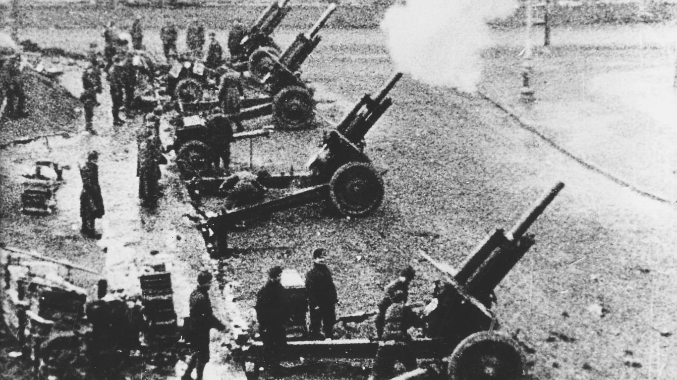 Schlacht um Berlin: Die sowjetische Artillerie verschoss unzählige Granaten.
