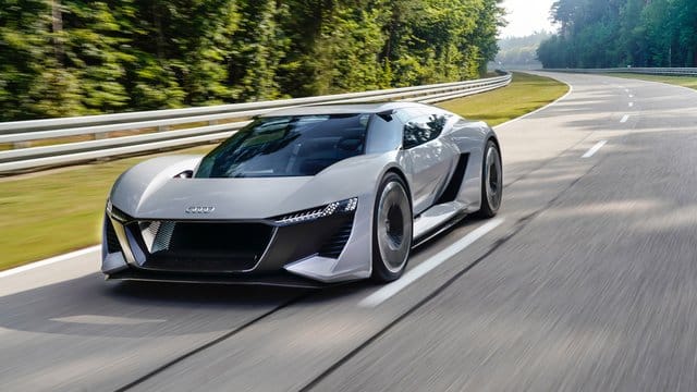Elektro-Sause: Der futuristische Audi PB18 fährt mit drei Elektromotoren über 300 km/h schnell und soll mit einer Batterieladung bis zu 500 Kilometer weit kommen. Elektro-Sause: Der futuristische Audi PB18 fährt mit drei Elektromotoren über 300 km/h schnell und soll mit einer Batterieladung bis zu 500 Kilometer weit kommen.