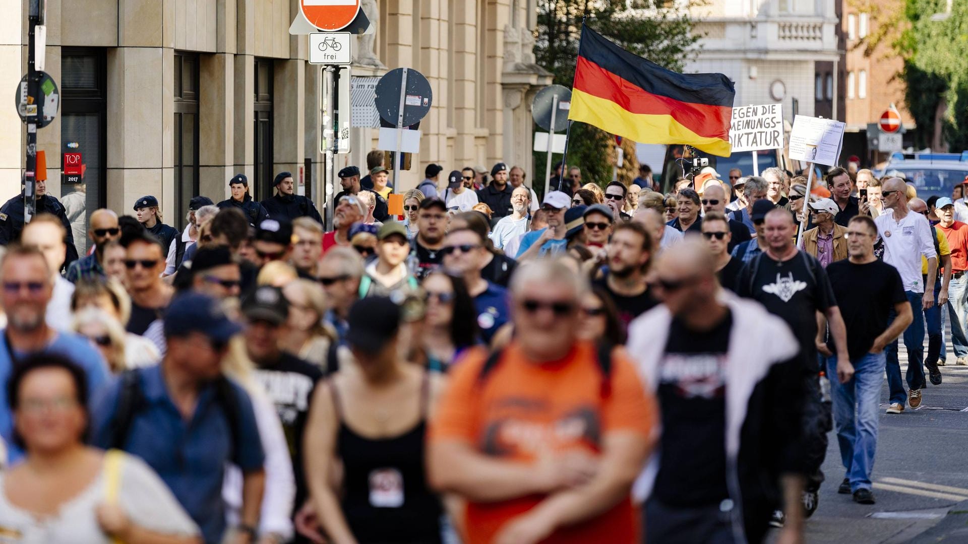 Gegen den "Multikulti-Wahn" und "unkontrollierte Massenzuwanderung": Dafür setzt sich die Identitäre Bewegung ein. (Symbolbild)