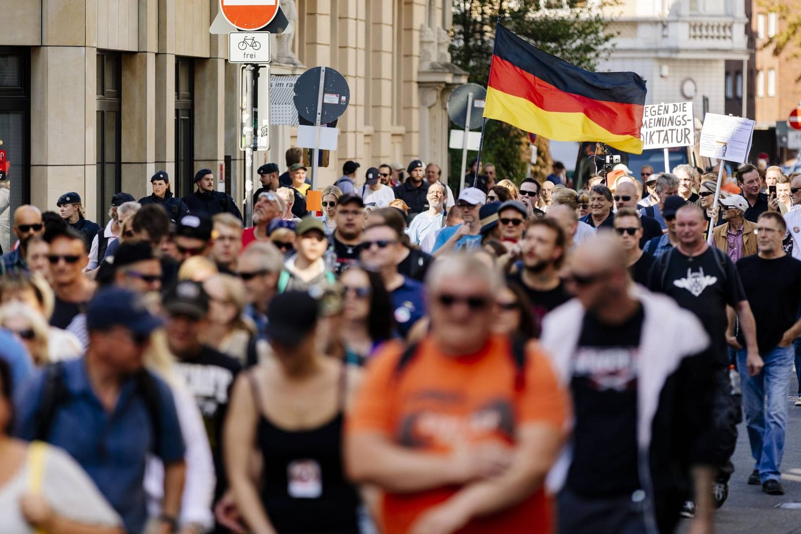 Gegen den "Multikulti-Wahn" und "unkontrollierte Massenzuwanderung": Dafür setzt sich die Identitäre Bewegung ein. (Symbolbild)