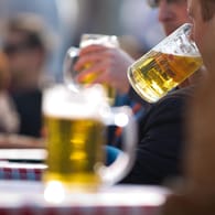 Alkoholkonsum: Für viele gehört das Bier am Abend einfach dazu.