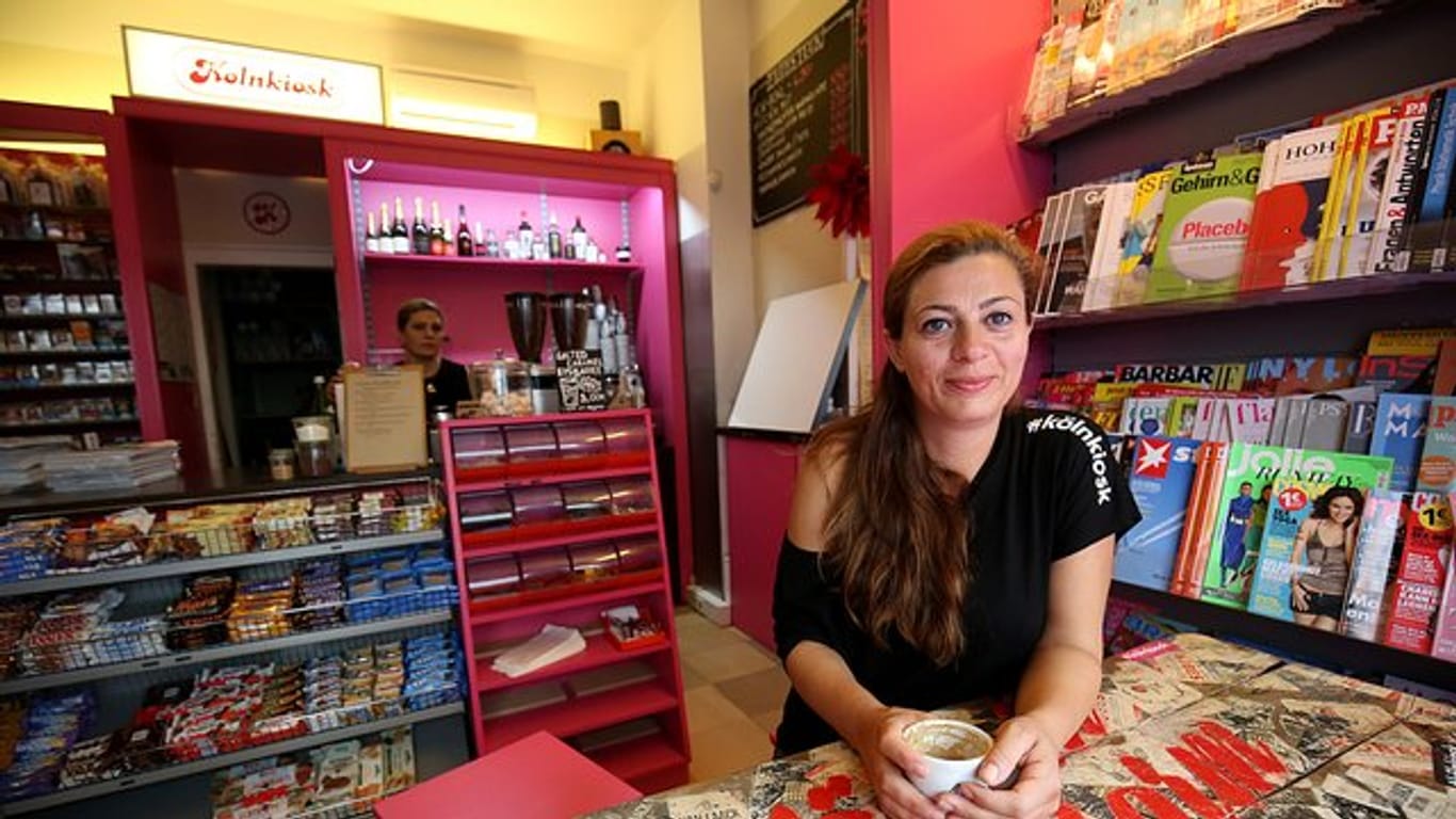 Shirin Shaghaghi in ihrem Kölner Kiosk.