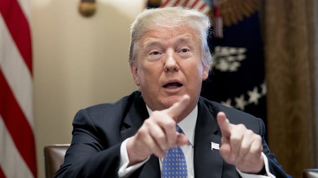 US-Präsident Donald Trump hatte sich per Twitter in die Debatte über die umstrittene Landreform in Südafrika eingemischt. US-Präsident Donald Trump hatte sich per Twitter in die Debatte über die umstrittene Landreform in Südafrika eingemischt.