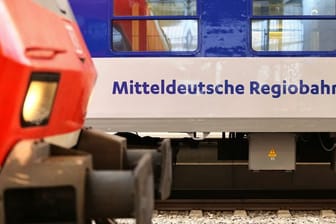 Schrift auf einem Zug der Mitteldeutschen Regiobahn