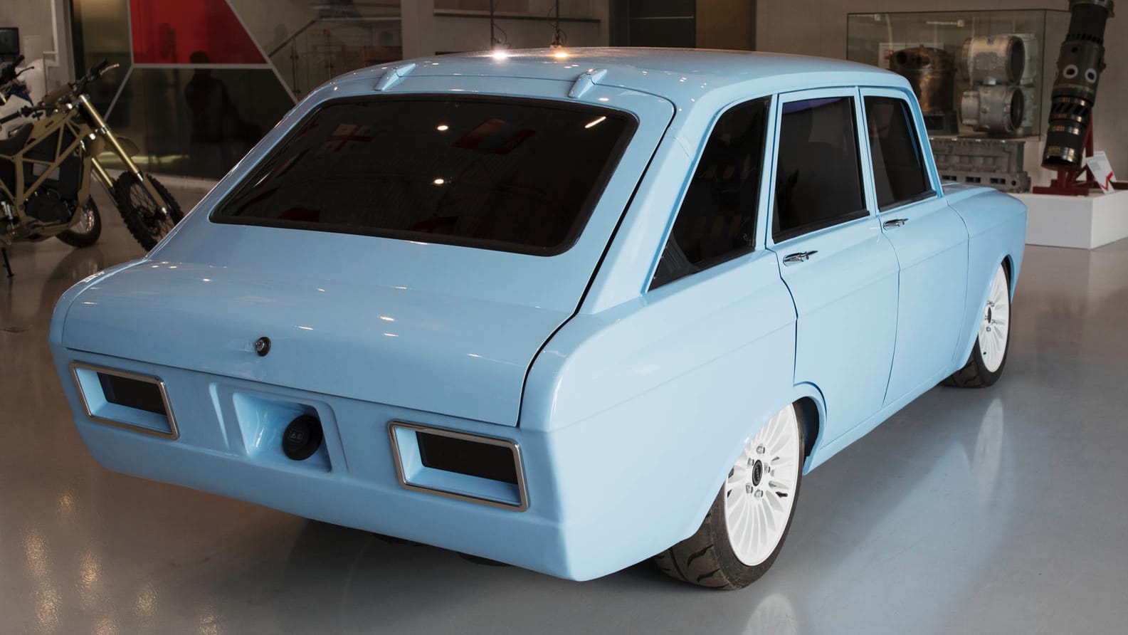 Heck des Kalaschnikow CV-1: Innen moderne Technik, aber sein Design ist von den 70er-Jahren inspiriert.
