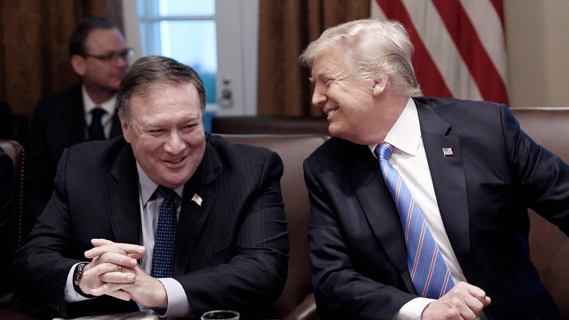 Mike Pompeo und Donald Trump: Der Präsident will seinen Außenminister nun doch nicht nach Nordkorea reisen lassen. Mike Pompeo und Donald Trump: Der Präsident will seinen Außenminister nun doch nicht nach Nordkorea reisen lassen.