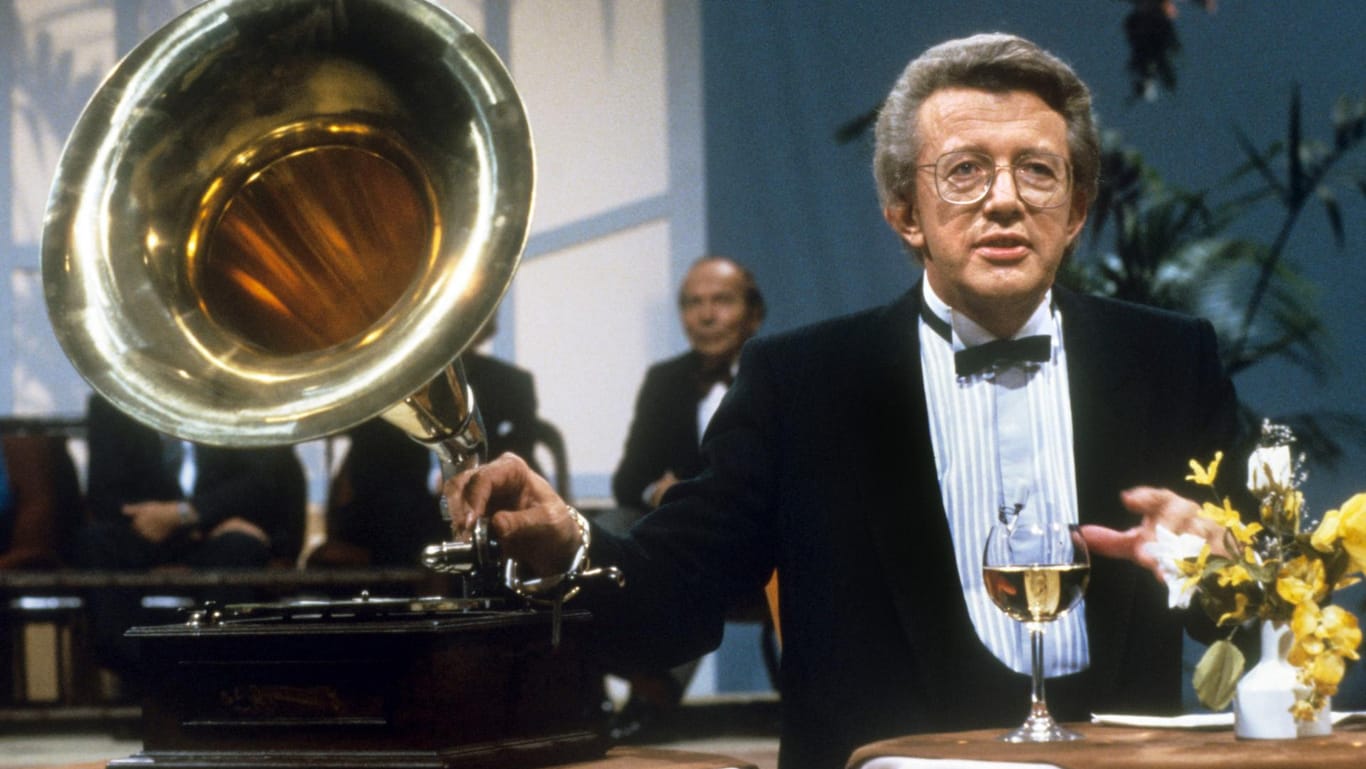 November 1984: Dieter Thomas Heck moderiert die Sendung "Melodien für Millionen" in der Stadthalle von Hannover.