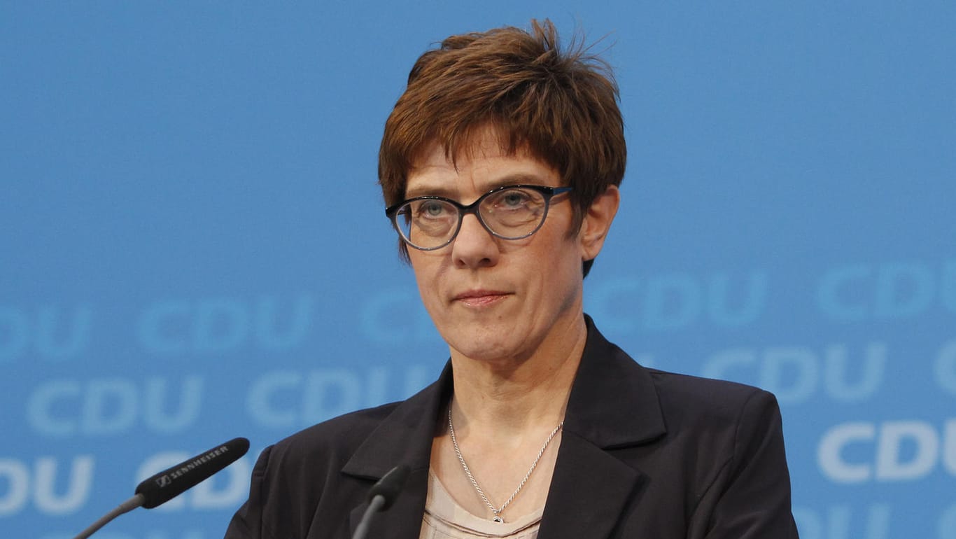 CDU-Generalsekretärin Annegret Kramp-Karrenbauer: Sie hofft auf bessere Integration von Flüchtlingen durch ein allgemeines Dienstjahr.
