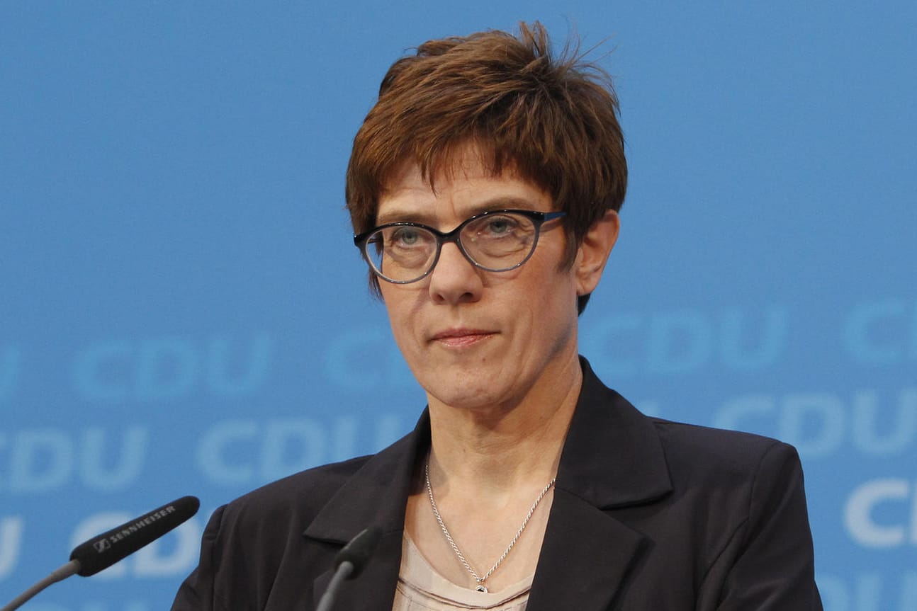 CDU-Generalsekretärin Annegret Kramp-Karrenbauer: Sie hofft auf bessere Integration von Flüchtlingen durch ein allgemeines Dienstjahr.