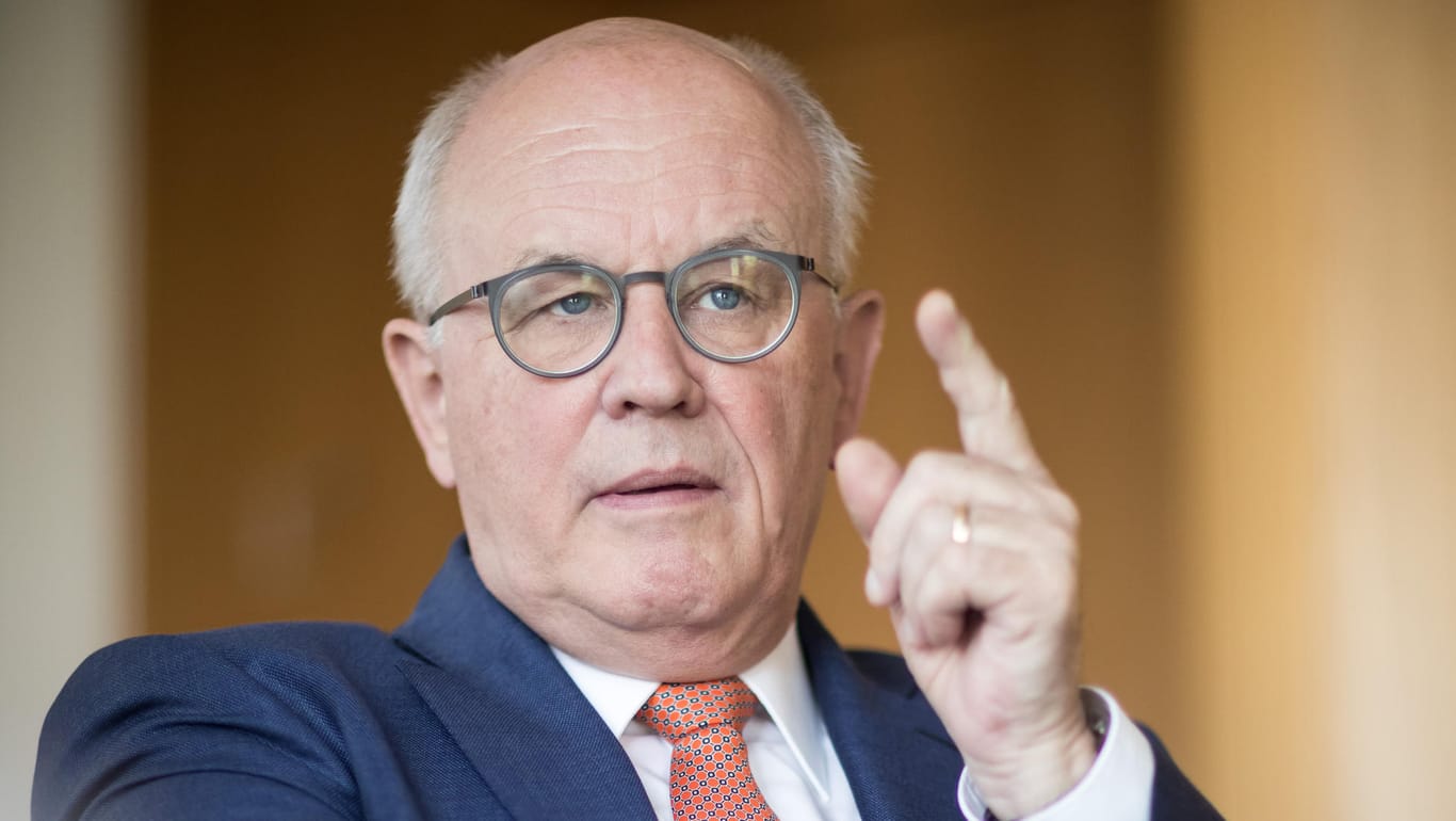 Volker Kauder (CDU), Fraktionsvorsitzender der CDU/CSU-Fraktion: Er fordert, nicht alle AfD-Wähler über einen Kamm zu scheren.