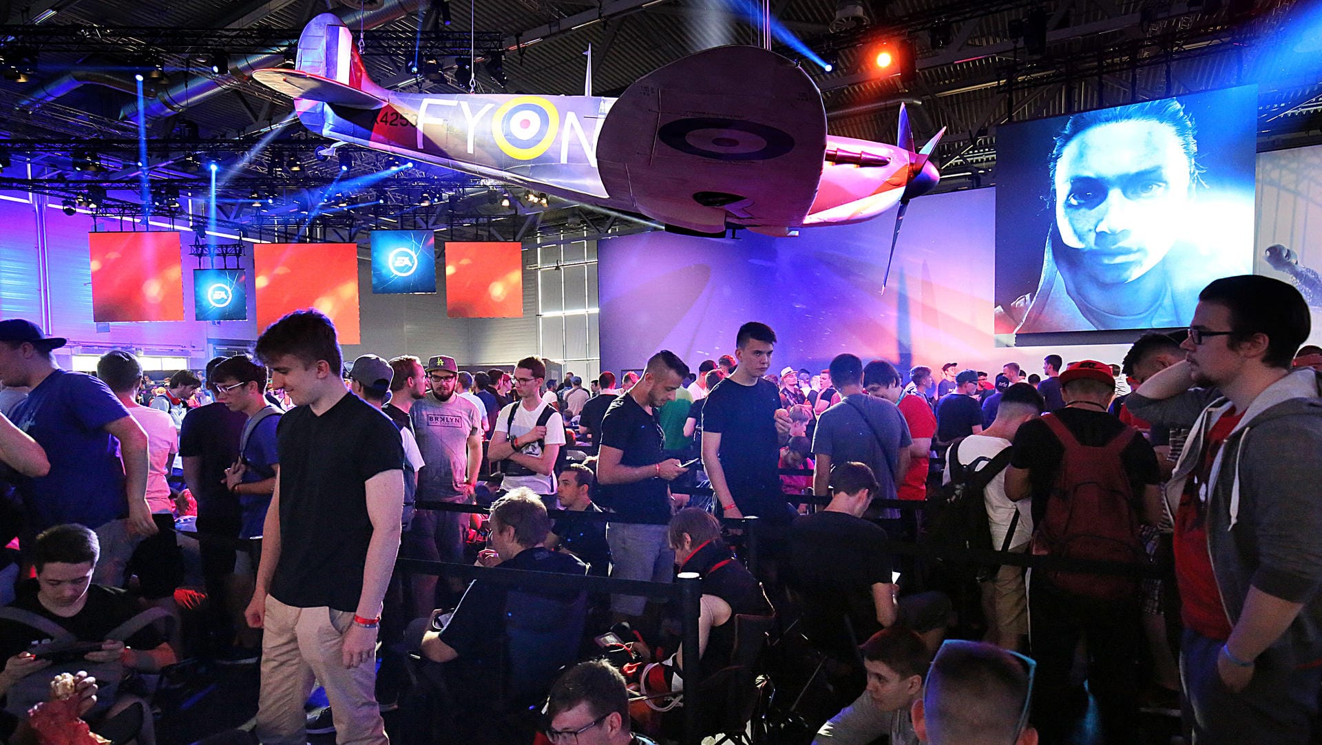 Messestand auf der Gamescom: Einige Besucher klagten über stundenlange Wartezeiten, um ein paar Minuten Demos sehen zu können.