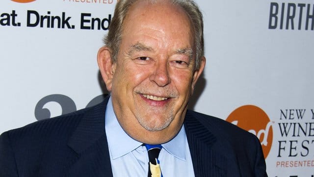 Robin Leach wurde durch die 80er-Jahre-Show "Lifestyles of the Rich and Famous" bekannt. Robin Leach wurde durch die 80er-Jahre-Show "Lifestyles of the Rich and Famous" bekannt.