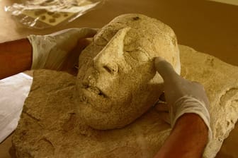 Funde im Palast von Palenque: Die Maske, ein Nasenschmuck und eine unterirdische Passage sind die jüngsten Entdeckungen, die das mexikanische Nationalinstitut für Anthropologie und Geschichte (INAH) gemacht hat.