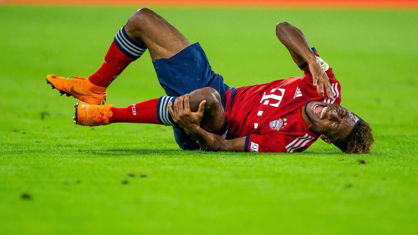 Bitterer Moment: Coman liegt beim Bundesliga-Auftakt gegen Hoffenheim verletzt am Boden.