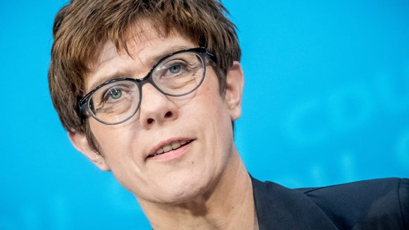 Annegret Kramp-Karrenbauer, Generalsekretärin der CDU, stößt auf Kritik.