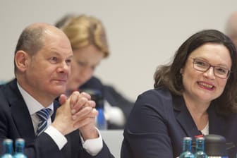 Bundesfinanzminister und Vizekanzler Olaf Scholz und SPD-Vorsitzende Andrea Nahles: Die Rentendebatte bringt den Sozialdemokraten einen leichten Aufschwung in der Wählergunst.