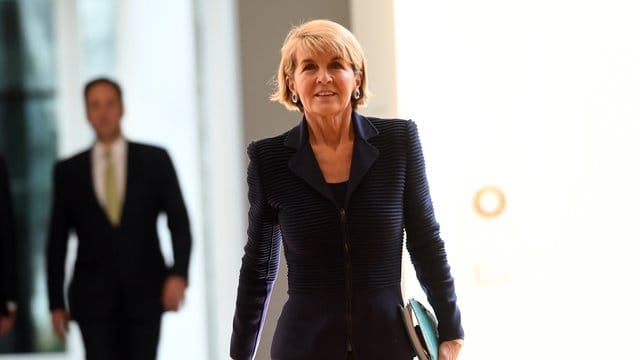 Nach ihrer Niederlage im Kampf um den Vorsitz in der Liberalen Partei Australiens hat Julie Bishop ihren Rücktritt als Außenministerin angekündigt. Nach ihrer Niederlage im Kampf um den Vorsitz in der Liberalen Partei Australiens hat Julie Bishop ihren Rücktritt als Außenministerin angekündigt.
