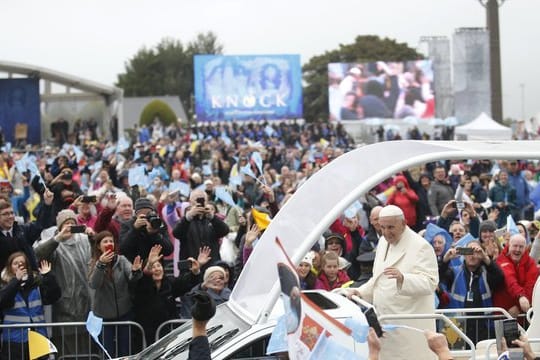 Papst Franziskus kommt in Knock an.
