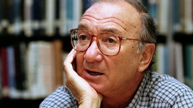 Trauer um Neil Simon: Der US-Dramatiker ist im Alter von 91 Jahren gestorben. Trauer um Neil Simon: Der US-Dramatiker ist im Alter von 91 Jahren gestorben.