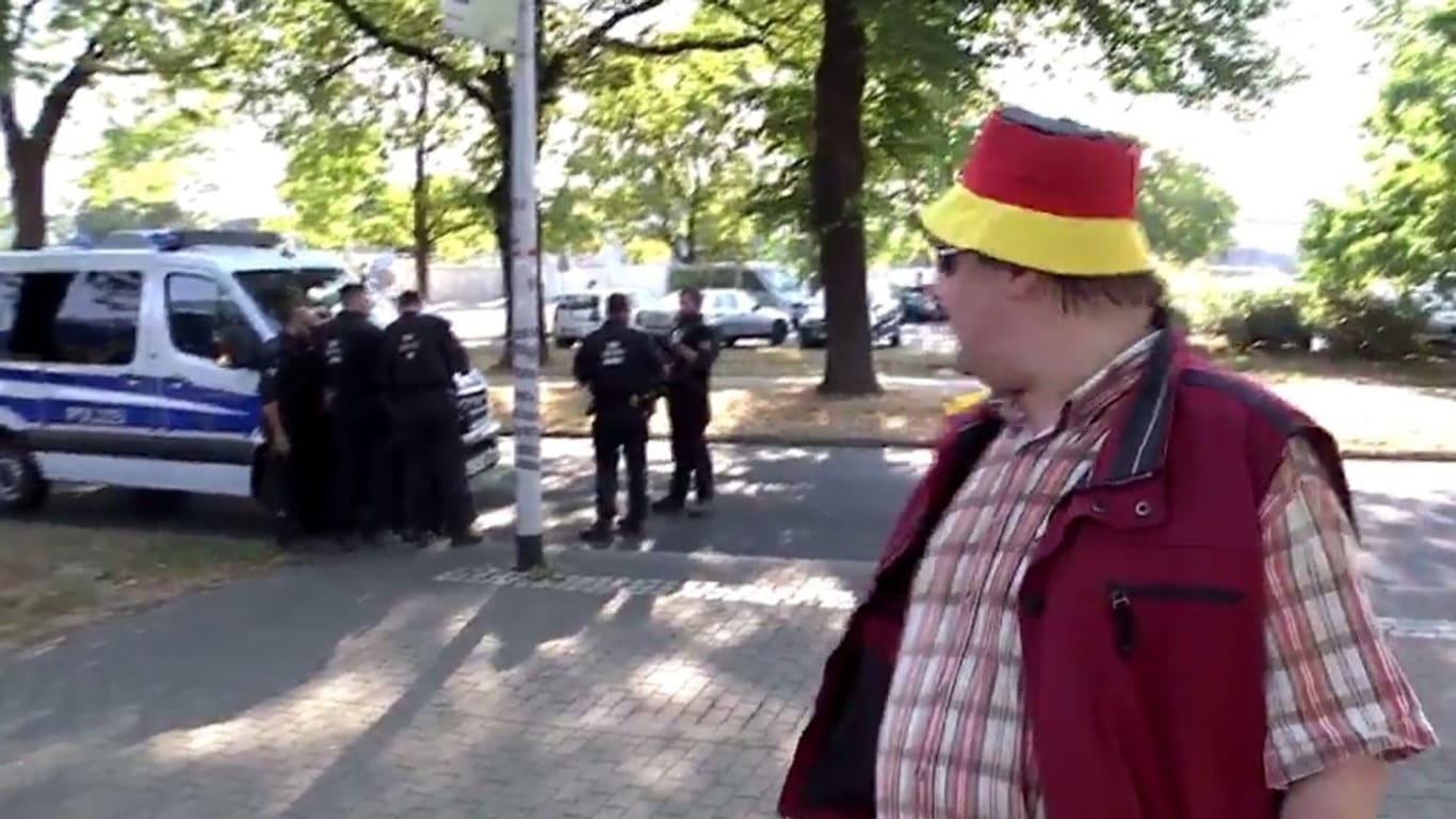 Ein erzürnter Demonstrant ist ein Tarifbeschäftigter des LKA Sachsen.