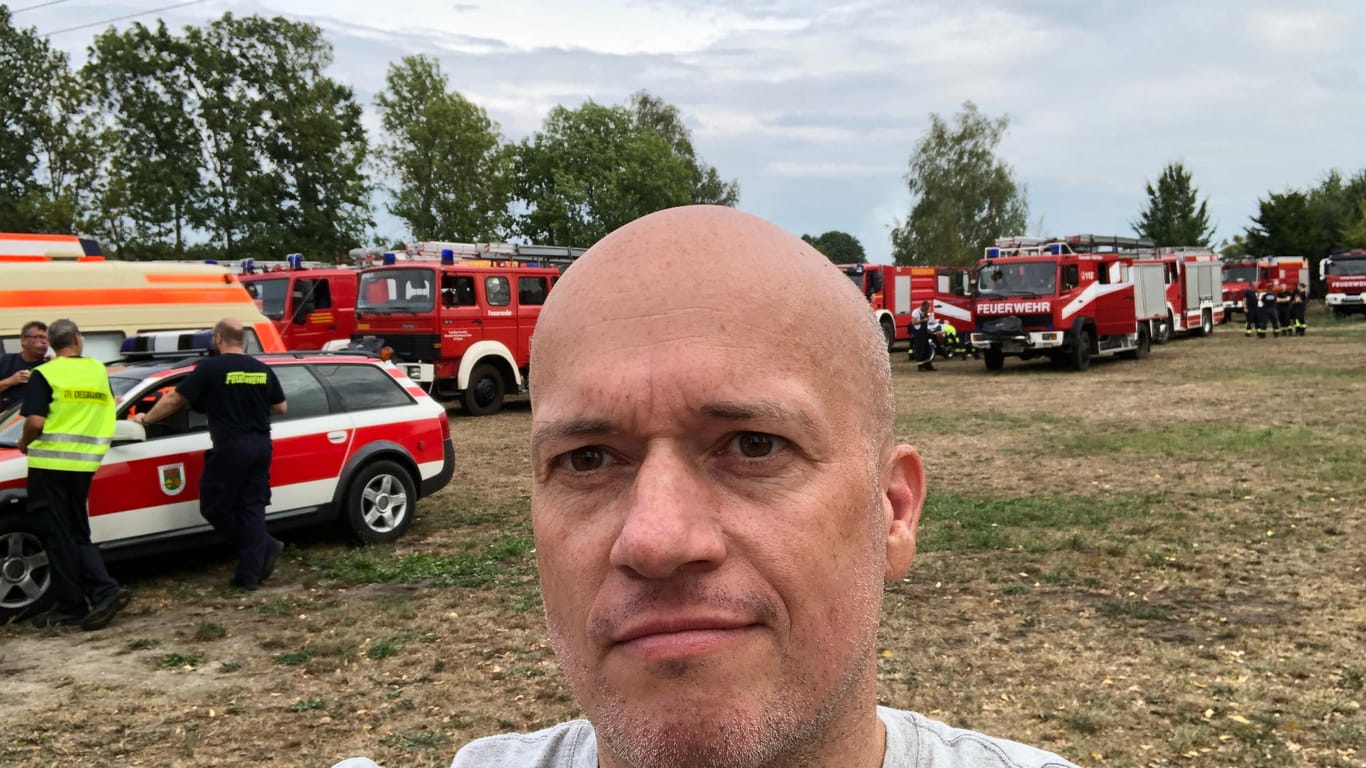 t-online.de-Reporter Lars Wienand war in Treuenbrietzen mit DRK und Feuerwehr unterwegs.