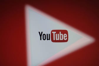 YouTube-Logo: Nutzer müssen bald mit längerer Werbung rechnen.