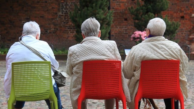 Im Koalitionsvertrag ist vereinbart, das Rentenniveau bis 2025 bei 48 Prozent zu stabilisieren. Im Koalitionsvertrag ist vereinbart, das Rentenniveau bis 2025 bei 48 Prozent zu stabilisieren.