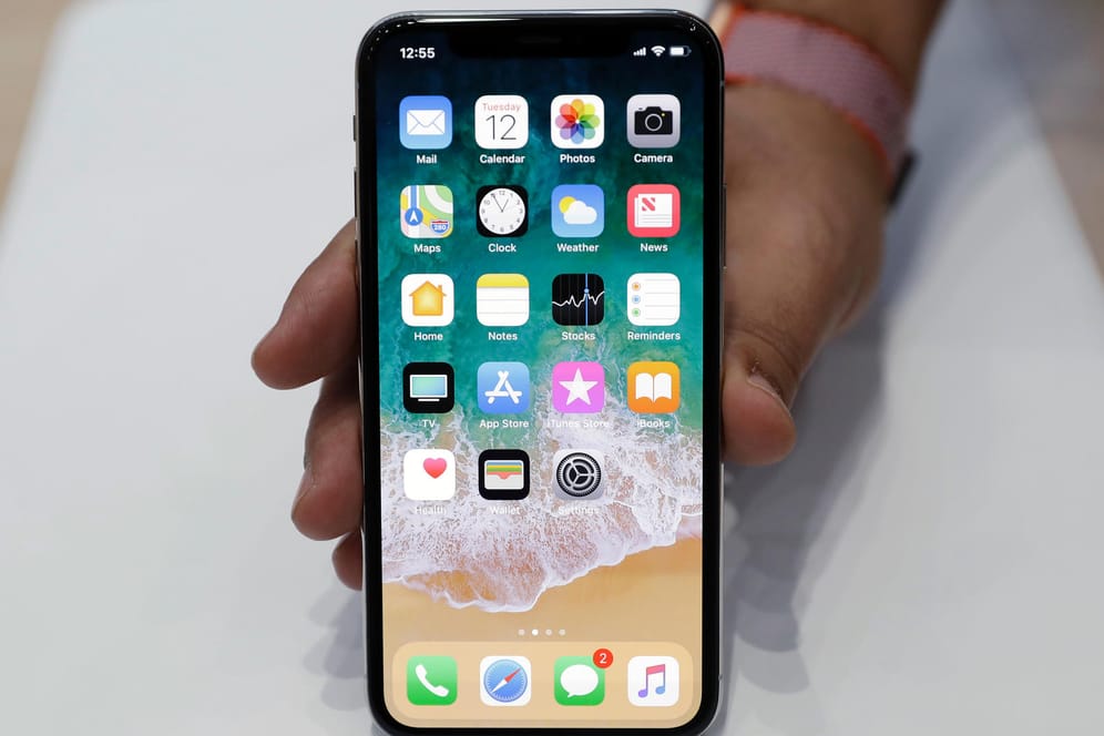 Apple iPhone X: Apple will laut einem Medienbericht für alle Preisklassen seiner nächsten iPhone-Generation das Design des aktuellen Top-Modells X übernehmen.