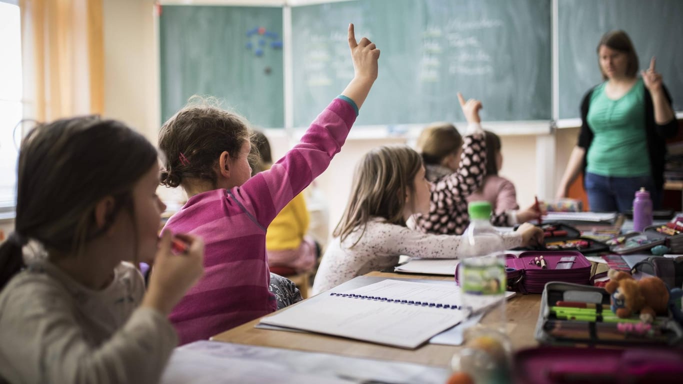 Eine Schulklasse in Görlitz: Um den Bildungsnotstand zu verhindern, will die Opposition, dass der Bund Lehrer einstellen darf.
