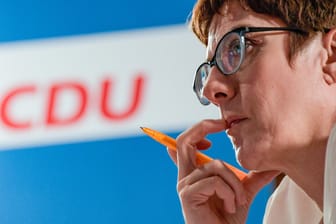 Annegret Kramp-Karrenbauer: Die CDU-Generalsekretärin sprach sich für eine schneller Steuerentlastung aus – insbesondere für Familien mit kleinen und mittleren Einkommen.