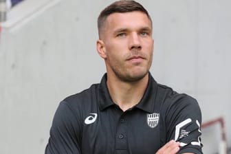 Aus nächster Nähe: Lukas Podolski (hier im Shirt seines Klubs Vissel Kobe) spielte von 2004 bis 2017 130 Mal für Deutschland.