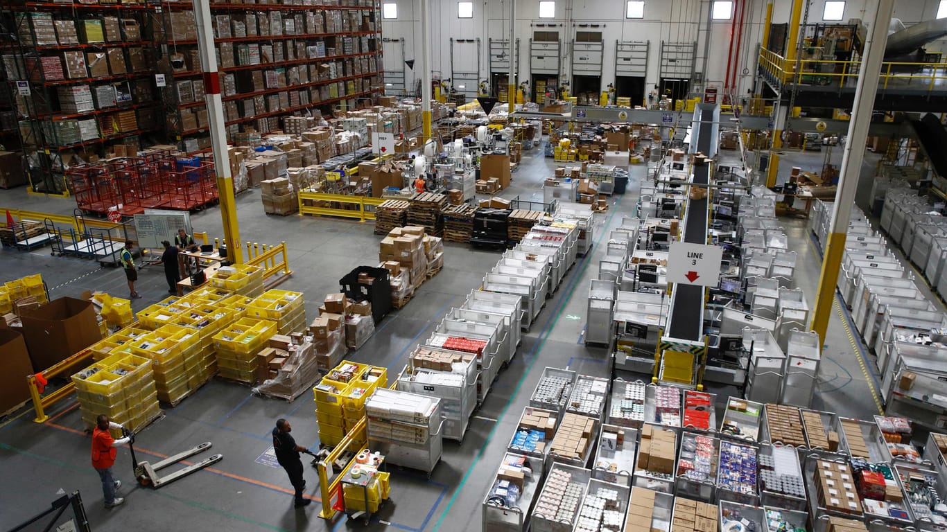 Auslieferungszentrum vom Amazon.com: Bestelltes Lob des Arbeitgebers.