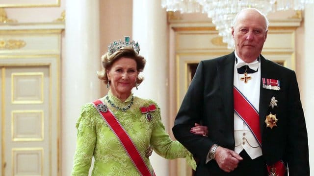 König Harald musste lange warten, um seine Sonja heiraten zu können. König Harald musste lange warten, um seine Sonja heiraten zu können.