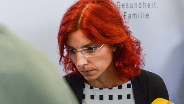 Diana Golze, Brandenburgs Gesundheitsministerin, gibt eine Erklärung ab. Diana Golze, Brandenburgs Gesundheitsministerin, gibt eine Erklärung ab.