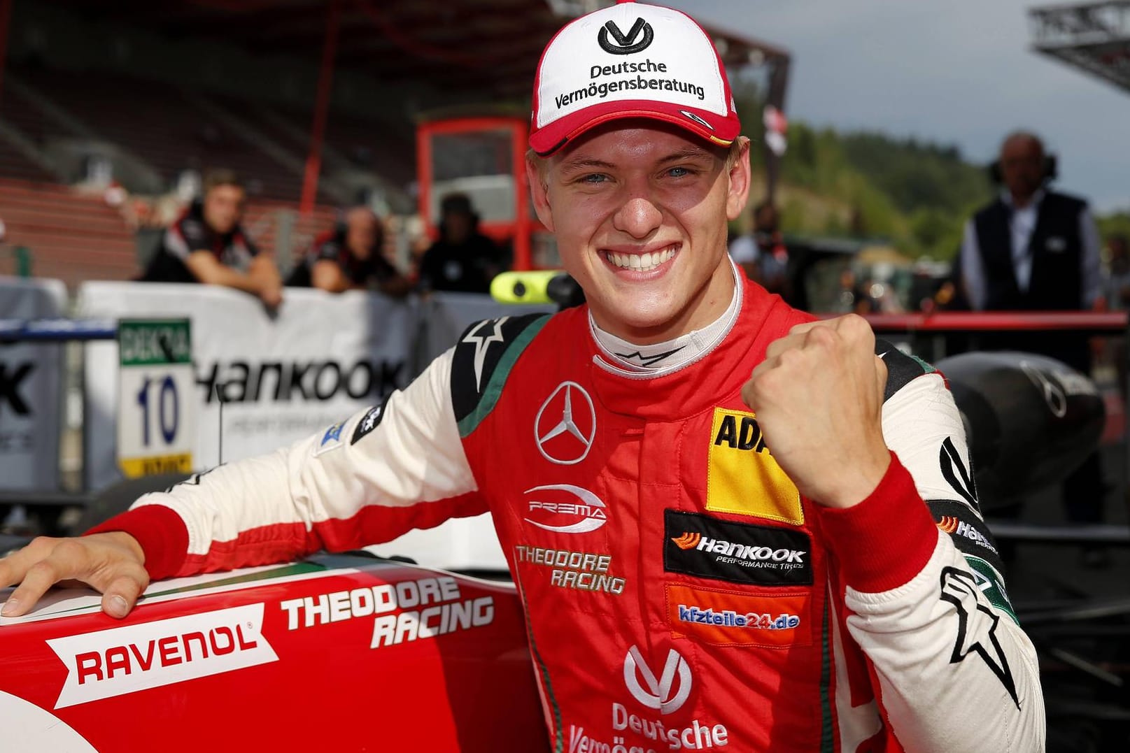 Top-Talent: Mick Schumacher an seinem Dallara F317 Mercedes-Benz.