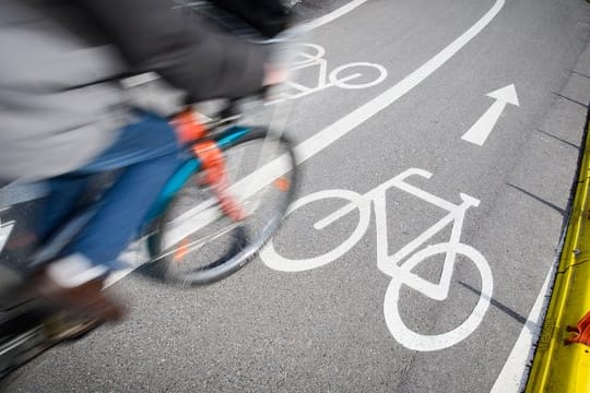 Aus Sicht des Umweltverbandes Greenpeace investiert Stuttgart mit 5 Euro pro Kopf zu wenig Geld in einen sicheren Radverkehr.