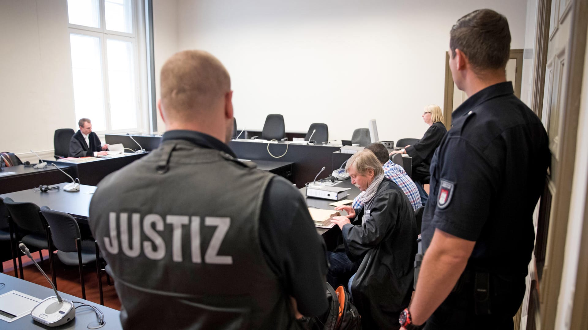 Prozess gegen einen mutmaßlichen Rückkehrer aus einer IS-Kampfeinheit: Schätzungsweise 330 Dschihadisten kamen nach Deutschland zurück. (Archivbild) Prozess gegen einen mutmaßlichen Rückkehrer aus einer IS-Kampfeinheit: Schätzungsweise 330 Dschihadisten kamen nach Deutschland zurück. (Archivbild)