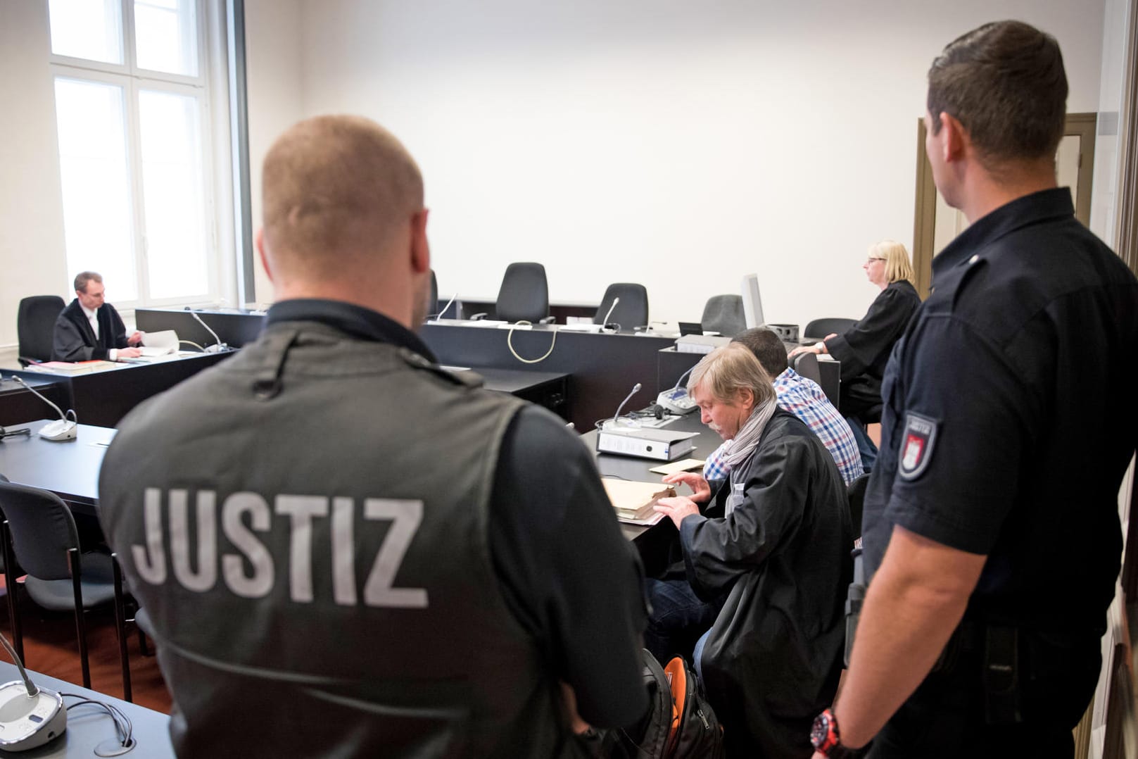 Prozess gegen einen mutmaßlichen Rückkehrer aus einer IS-Kampfeinheit: Schätzungsweise 330 Dschihadisten kamen nach Deutschland zurück. (Archivbild)