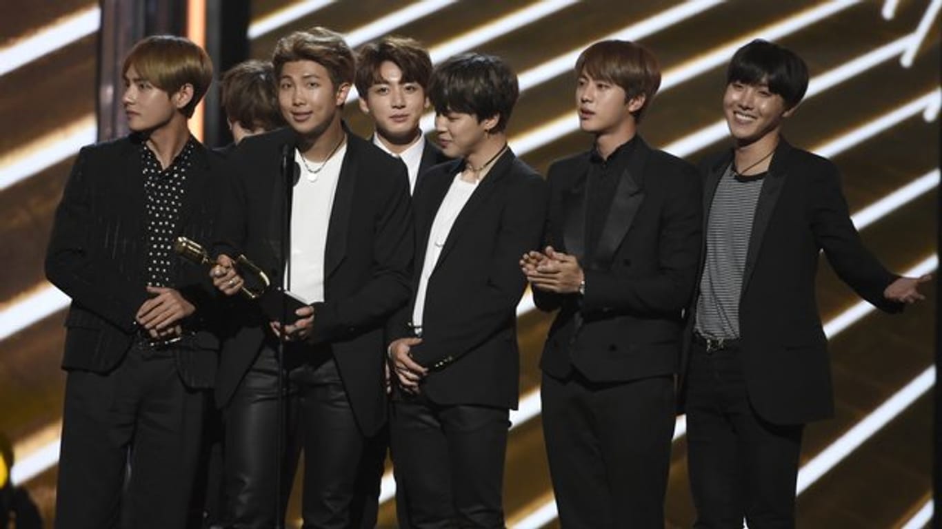 Die südkoreanische Boygroup BTS (Bangtan Boys) bei der Verleihung der Billboard Music Awards 2017.