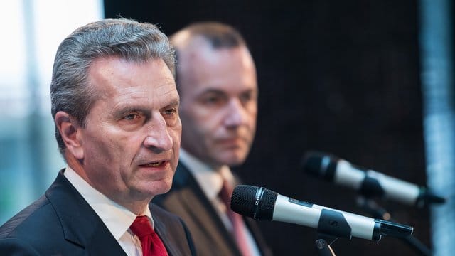 EU-Kommissar Günther Oettinger macht sich für CSU-Vizechef Manfred Weber als Juncker-Nachfolger stark. EU-Kommissar Günther Oettinger macht sich für CSU-Vizechef Manfred Weber als Juncker-Nachfolger stark.
