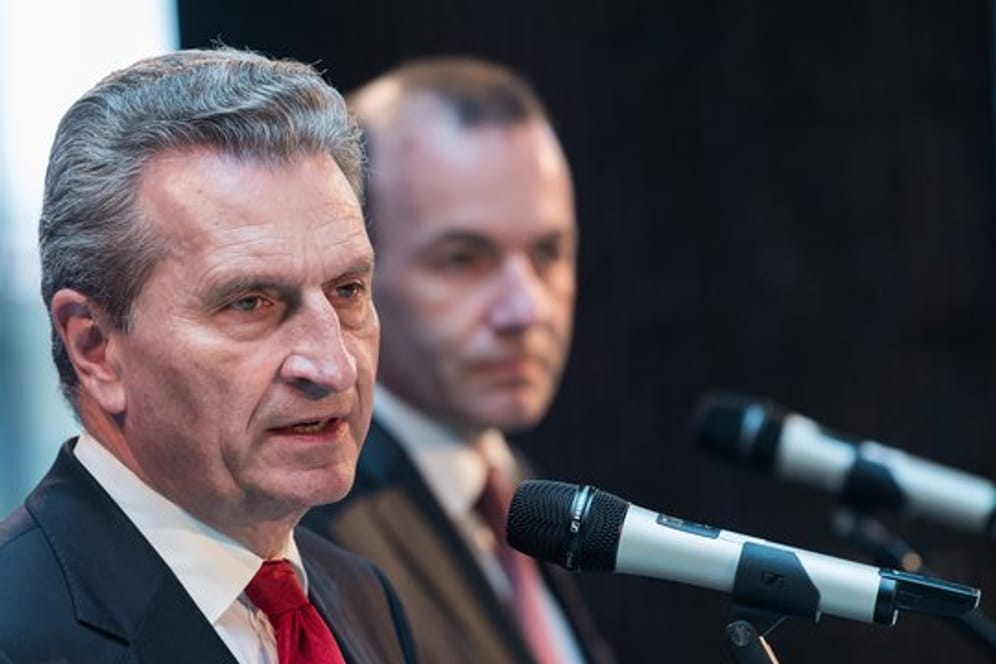 EU-Kommissar Günther Oettinger macht sich für CSU-Vizechef Manfred Weber als Juncker-Nachfolger stark.